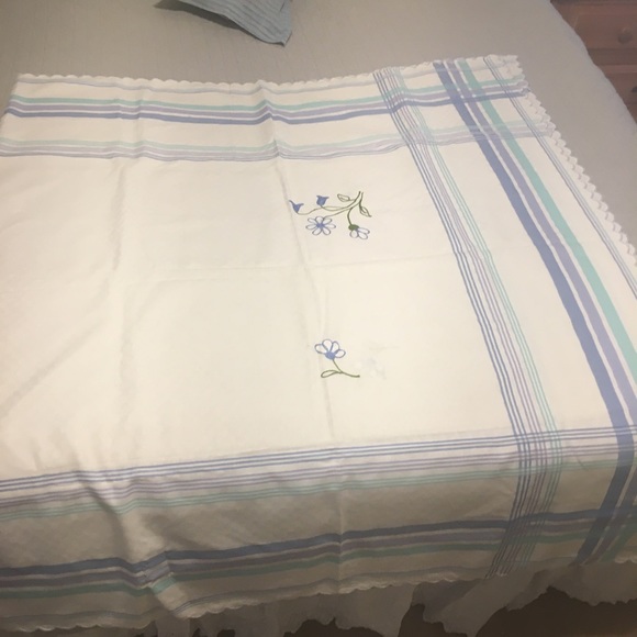 Table Linens, Needle Point, hand done, 98”L x66” W - Picture 6 of 6